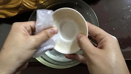 为什么不能用肥皂清洗茶杯餐具？